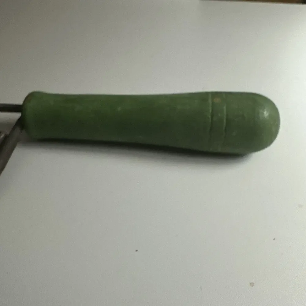 Metal Vegetable Cutter Wavy Crinkle Cut Kitchen Utensil Green Wood Handle Vtg